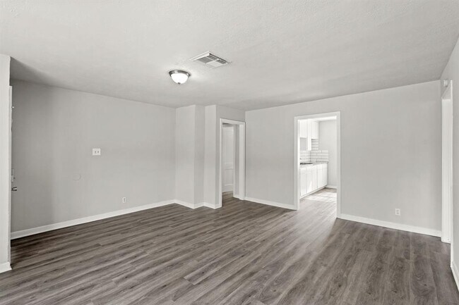 Foto del edificio - 6314 Crestville St