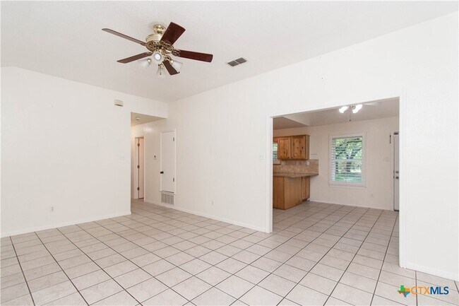 Foto del edificio - 11 Basswood Ct