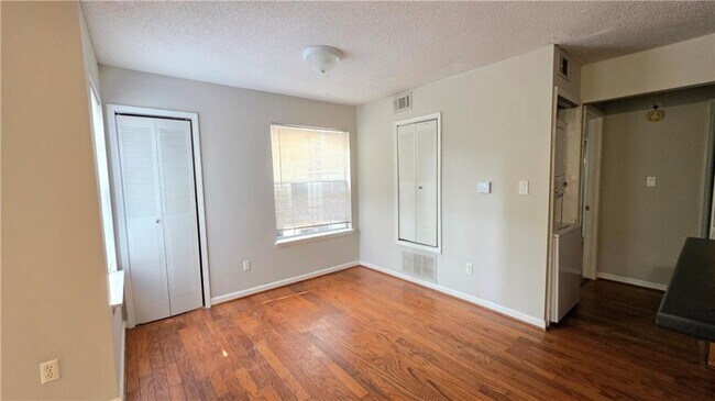 Foto del edificio - 317 Hawkstone Way