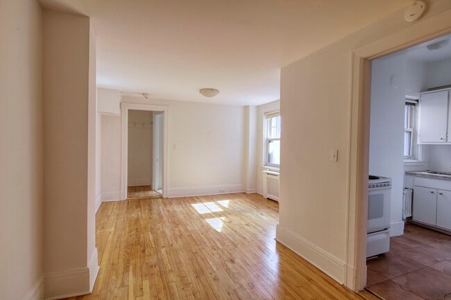 Building Photo - 1 Av. Rosemount