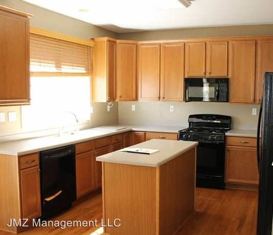 Building Photo - 4 br, 2.5 bath House - 1180 Shetland Drive