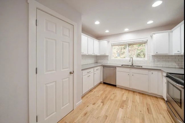 Building Photo - 38555 Dubarko Rd
