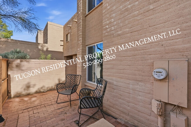 Foto del edificio - 2824 E Sierra Vista Rd