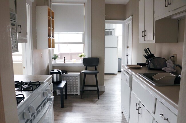 Foto del edificio - 3bed/1 bath in Brookline