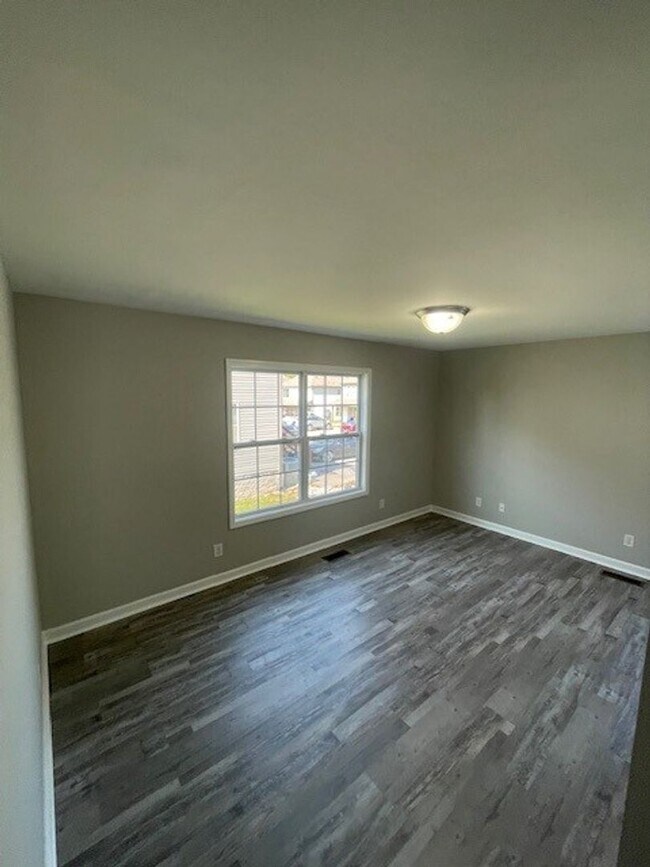 Foto del edificio - 1245 Bluebird Rd