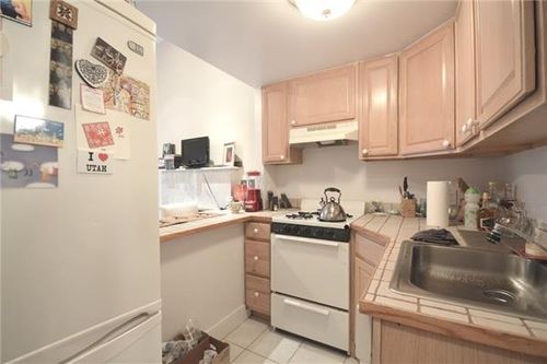 Building Photo - 73 W 68th St