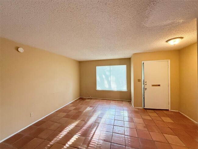 Foto del edificio - 9611 Blue Creek Ln