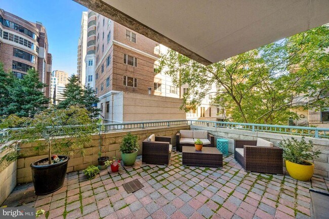 Foto del edificio - 851 N Glebe Rd