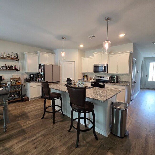 Building Photo - Home in Watergrass Community
