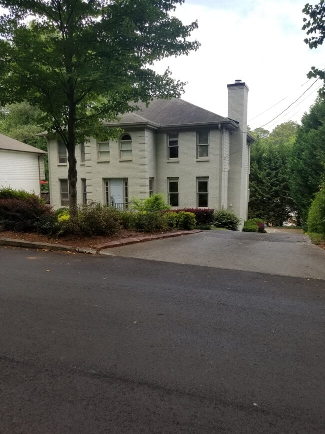 Building Photo - 783 N Parkwood Rd