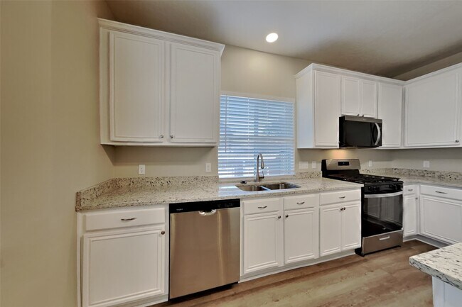 Foto del edificio - 3202 Stoneydale Ln