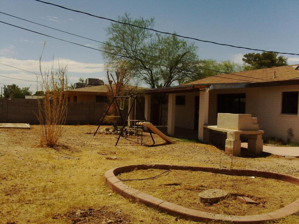 Building Photo - Affordable 4 bedroom home!