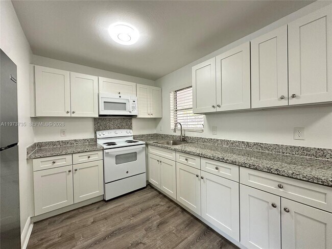 Foto del edificio - 2221 Monroe St