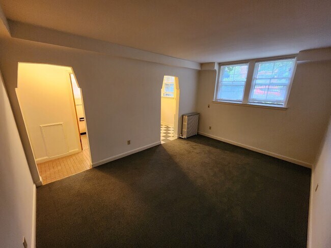Foto del edificio - 227 Montrose Pl