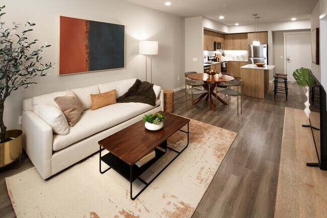 Colección de diseño II Cocina con gabinetes de roble y áreas de estar y comedor con pisos de superficie dura - Avalon Alderwood Place