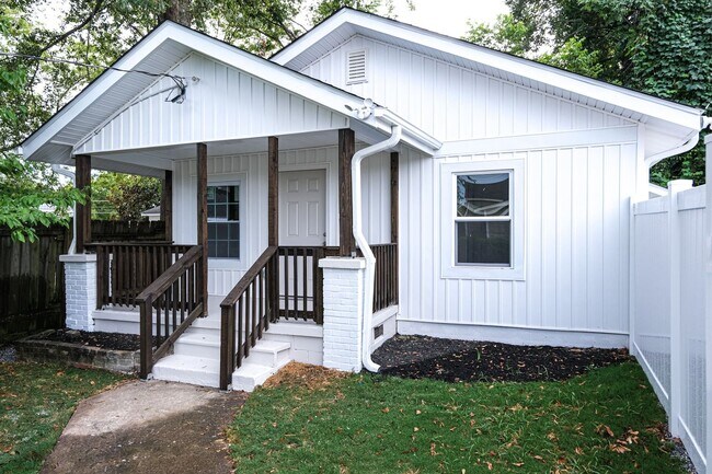 Building Photo - Charming 2BR/1BA Home in the West End Hist...