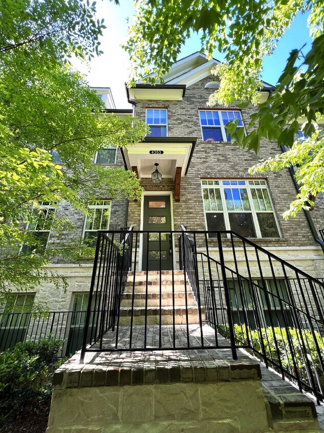 Primary Photo - Stunning 3BR, 3.5 bath Townhouse Available...