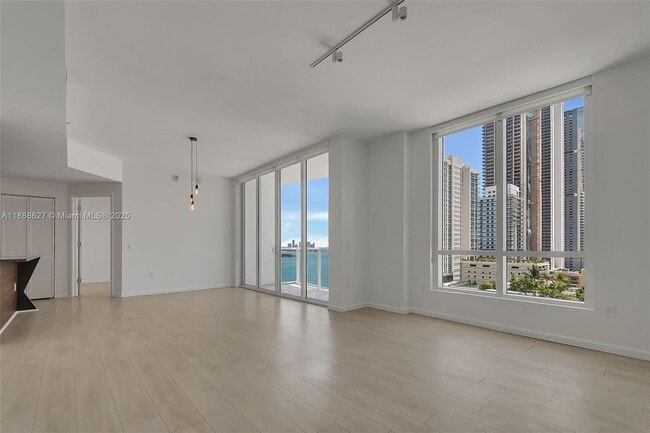 Foto del edificio - 601 NE 27th St