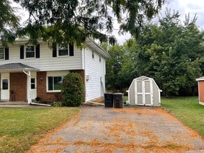 Building Photo - 831 Badger Ln