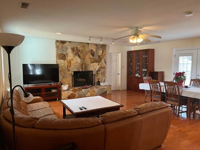 Building Photo - 2108 Beckman Cv