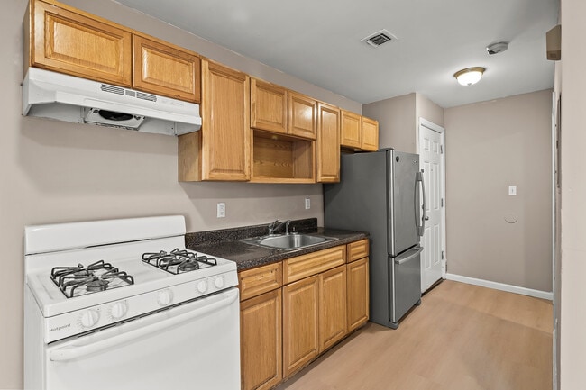 Building Photo - 113 E Main St