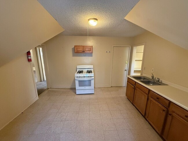 Foto del edificio - 60-62-62 Acushnet Ave