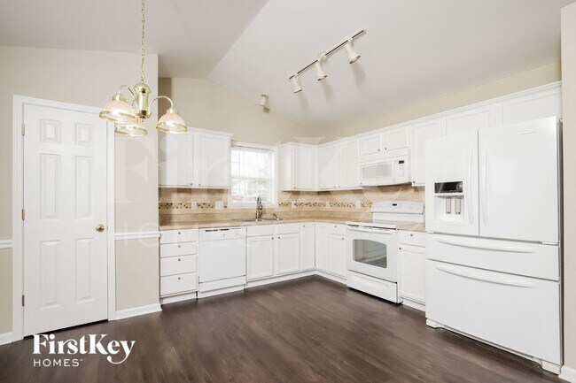 Foto del edificio - 4004 Village Park Ct