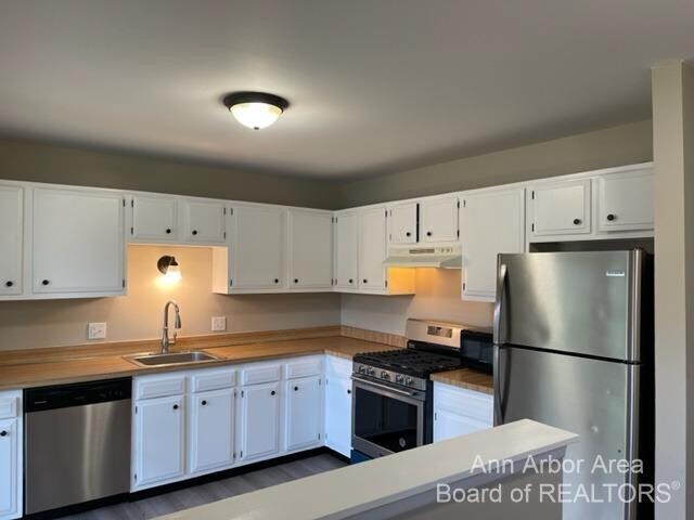 Building Photo - 3026 Bolgos Cir