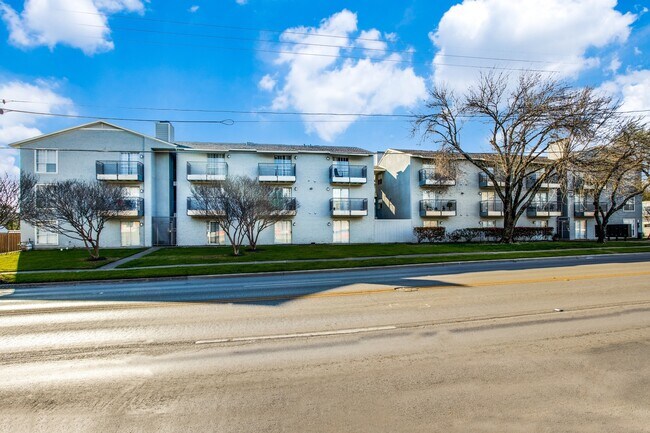 Building Photo - Gastonian - 316