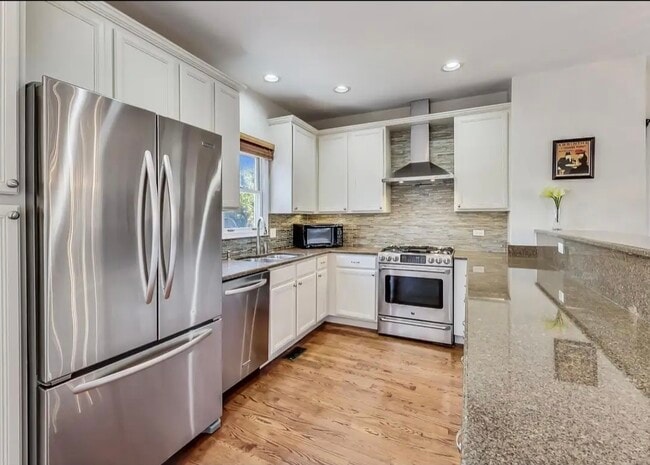 Photo - 1802 W Diversey Pkwy House