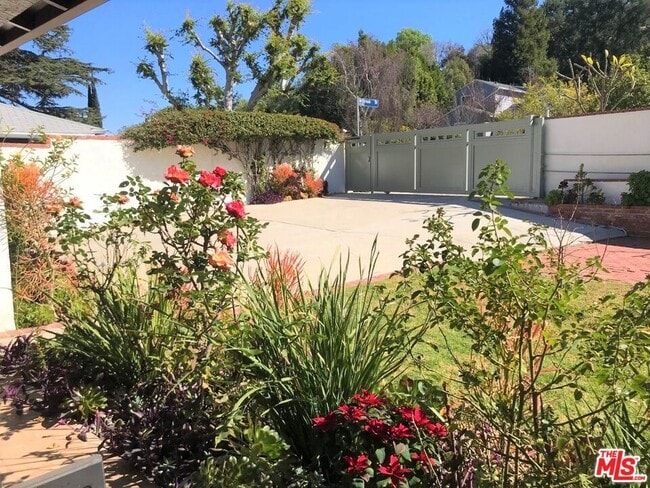 Building Photo - 4009 BEVERLY Glen
