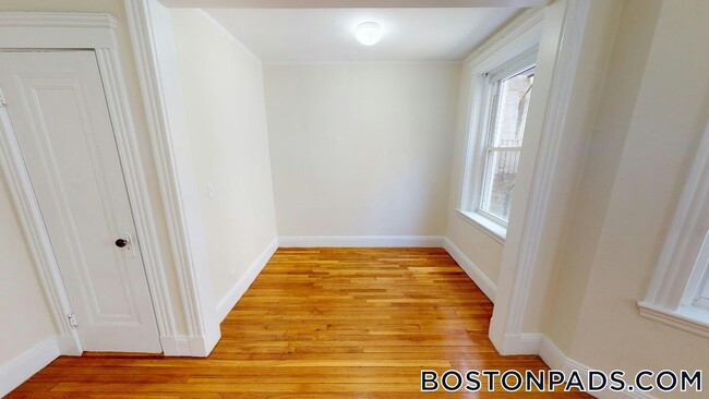 Building Photo - 1185 Boylston St