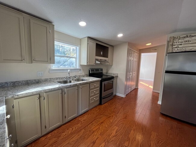 Foto del edificio - Newly renovated 3 Bedroom, 2 Bathroom Manufactured Home Just outside of Live Oak