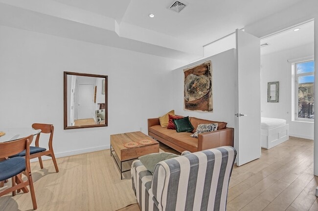 Photo - 140 Scholes St Apartment