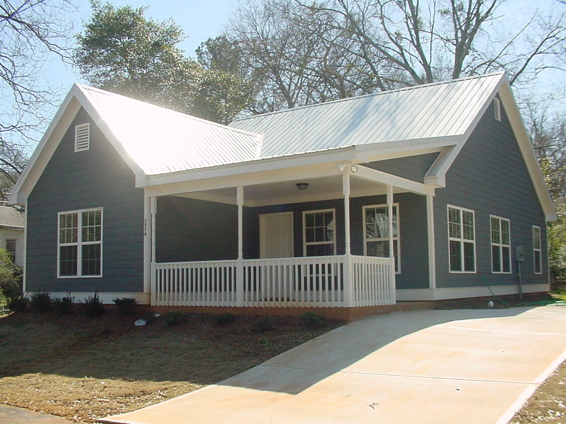 Primary Photo - Cute 3 Bedroom Home on Private Street