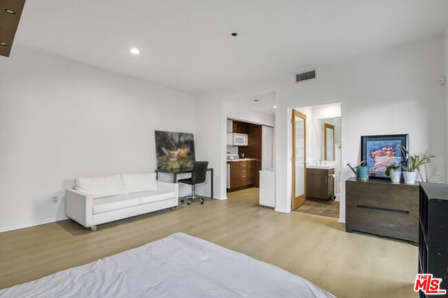 Building Photo - 1929 N Curson Ave