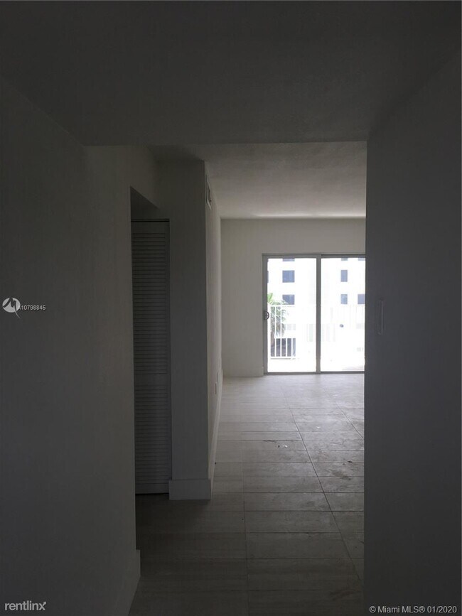 Foto del edificio - 395 NE 21st St