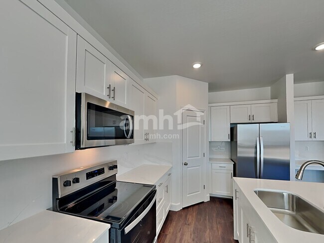 Building Photo - 17109 W Lawrence Ln