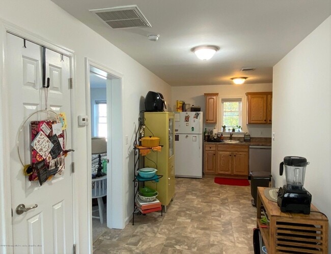 Foto del edificio - 211 Brinley Ave