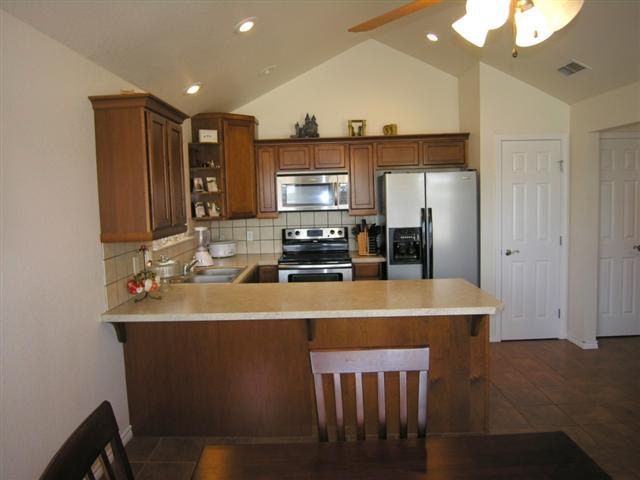 Building Photo - 556 La Salle Dr