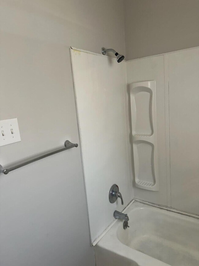 Foto del edificio - 208 Cloverleaf Dr