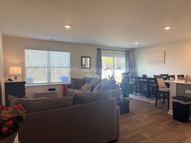 Foto del edificio - 58 Sweet Mdw Rd