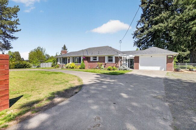 Foto del edificio - Stunning 4 bed + office, 4 bath rental home in Damascus!