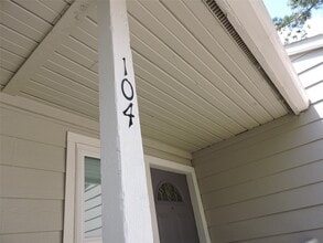 Building Photo - 17401 Red Oak Dr