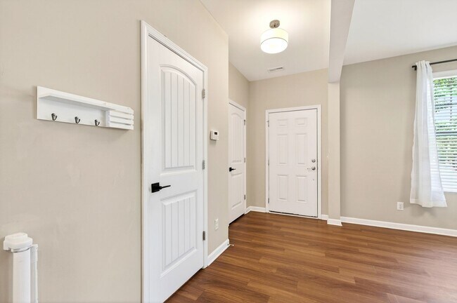 Foto del edificio - 117 Holly Berry Ln