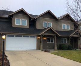 Building Photo - 713 SW Kinsington Ct