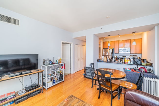 Photo - 1400 S Michigan Ave Apartment