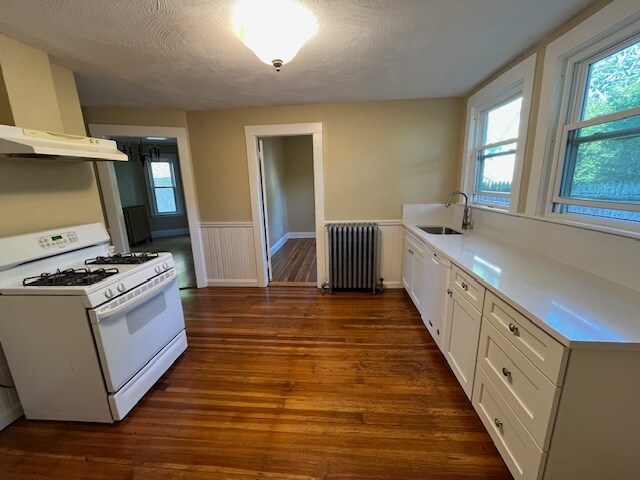 Spacious kitchen - 15 Clayton St