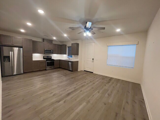 Building Photo - 841 Blackstone Dr