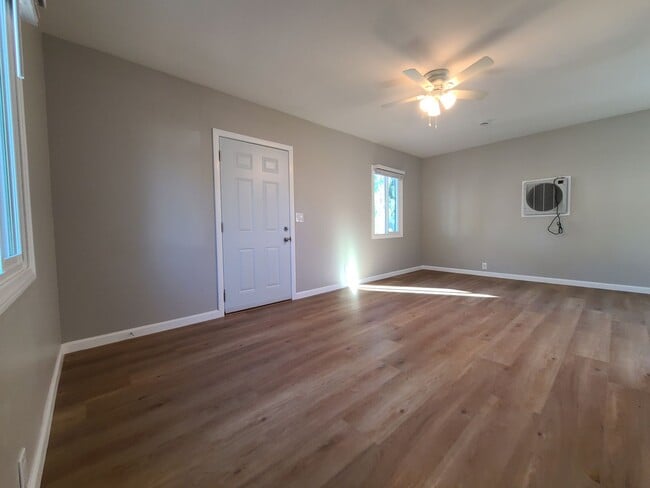 Building Photo - 908 W Hays St